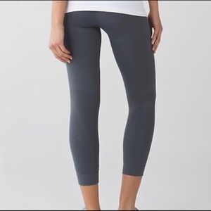 Zone in crop lululemon - dark slate grey